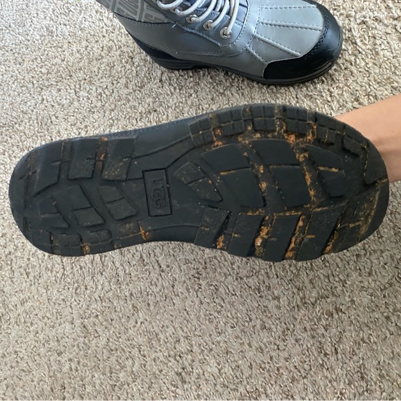 Boy UGG boots - Picture 2 of 3